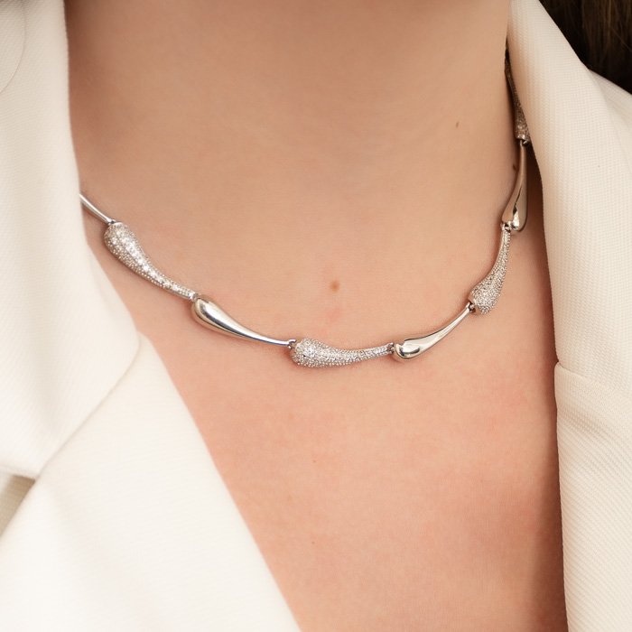 CHOKER GOTAS CRAVEJADAS E LISAS