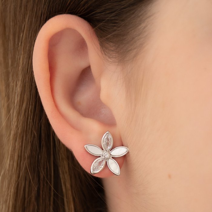 BRINCO FLOR PÉTALAS MADREPÉROLA E ZIRCÔNIA