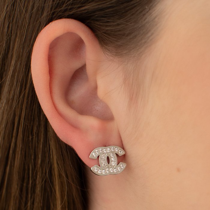 BRINCO CRAVEJADO \'X\' CURSIVO INSPIRAÇÃO