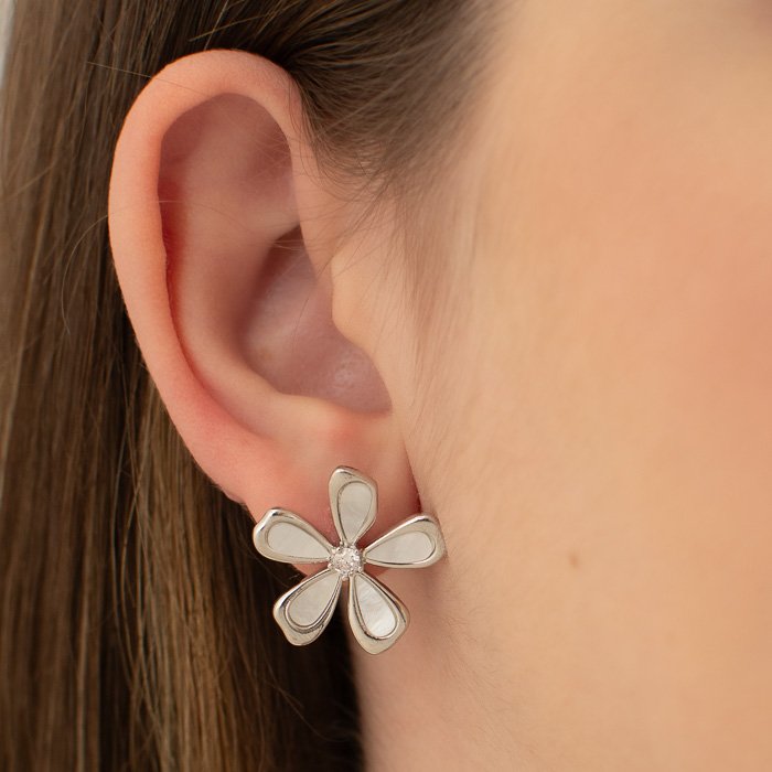 BRINCO FLOR PÉTALAS MADREPÉROLA