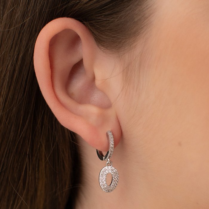 MINI ARGOLA ARTICULADA CRAVEJADA COM PINGENTE OVAL CRAVEJADO