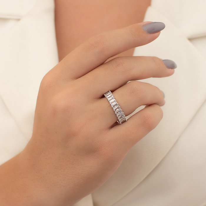 ANEL FEMININO ZIRCÔNIAS BAGUETE