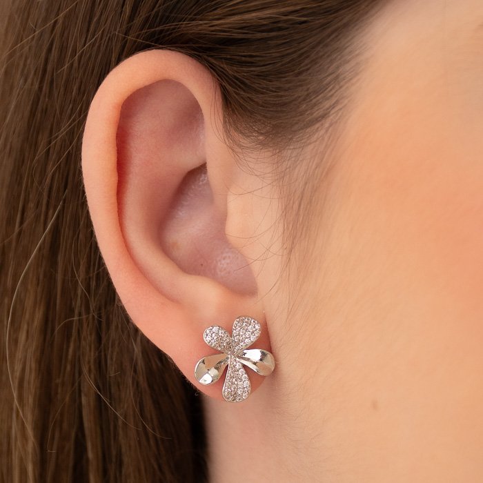 BRINCO FLOR PÉTALAS LISAS E CRAVEJADAS