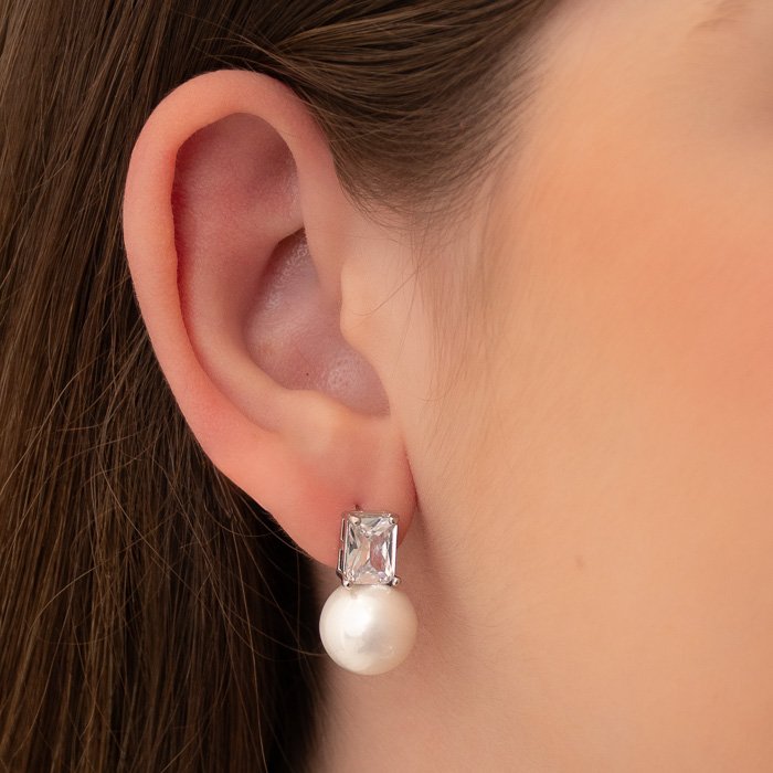 BRINCO PÉROLA COM ZIRCÔNIA NA BASE