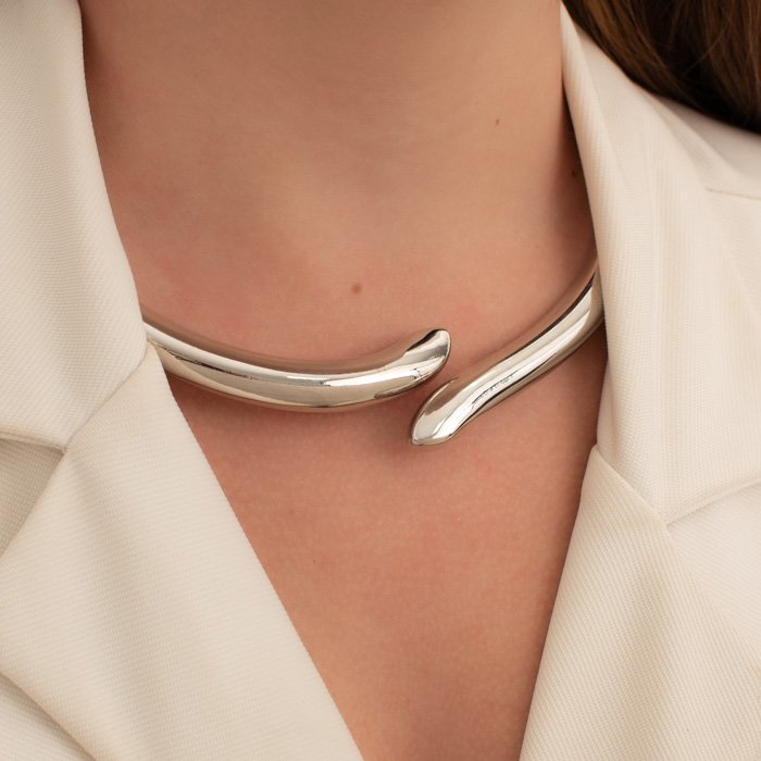 CHOKER ARO PONTAS LISAS CABEÇA DE COBRA