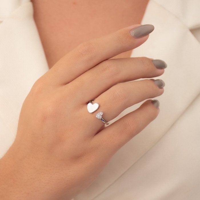 ANEL REGULÁVEL CORAÇÕES ORGÂNICOS DE MADREPÉROLA E CRAVEJADO