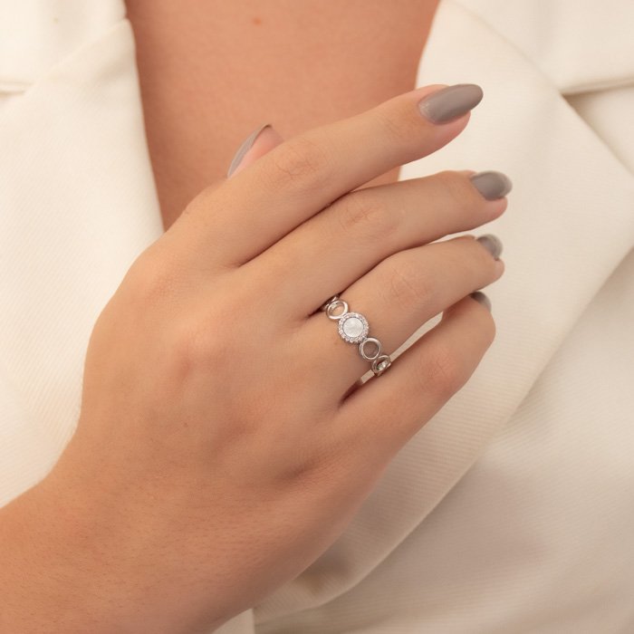 ANEL FEMININO CÍRCULOS CRAVEJADO COM MADREPÉROLA E LISOS