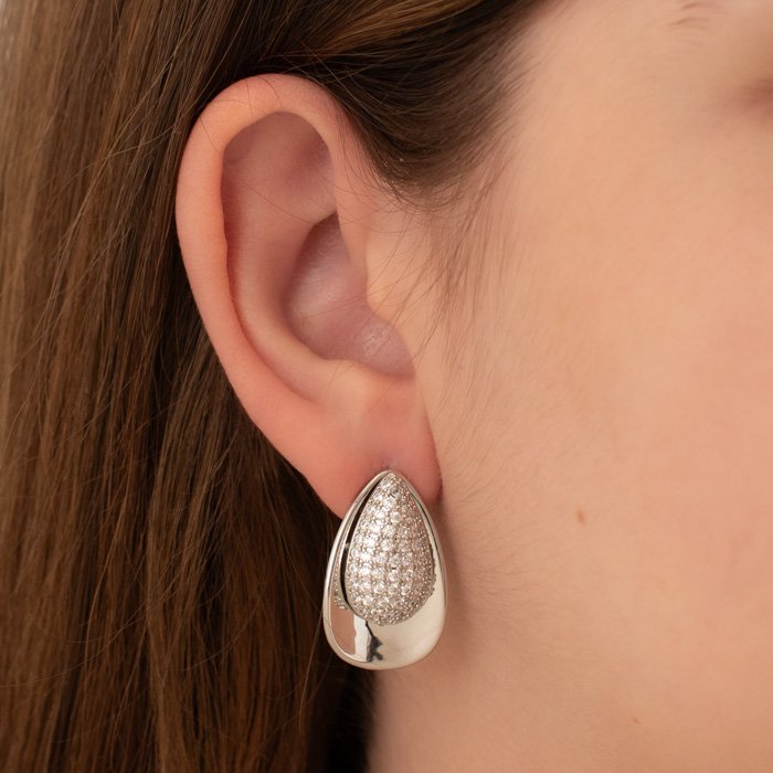 BRINCO CRAVEJADO FORMATO GOTA