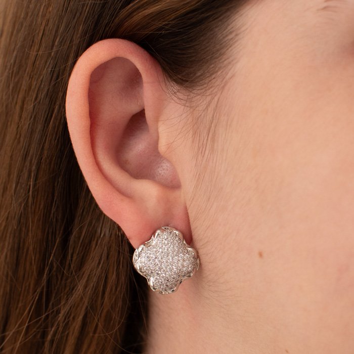 BRINCO TREVO CRAVEJADO BOLEADO GRANDE