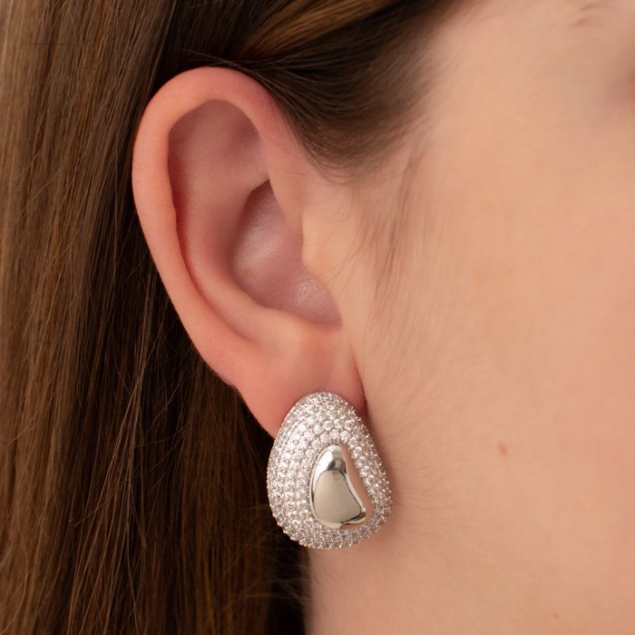 BRINCO ORGÂNICO CRAVEJADO E LISO FORMATO GOTA