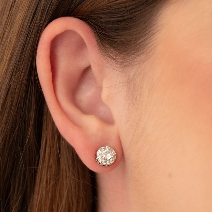 BRINCO REDONDO ZIRCÔNIA COM BORDA CRAVEJADA