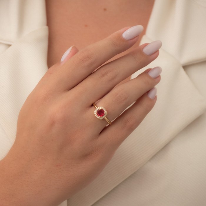 ANEL SOLTÁRIO COM BORDA CRAVEJADA QUADRADA