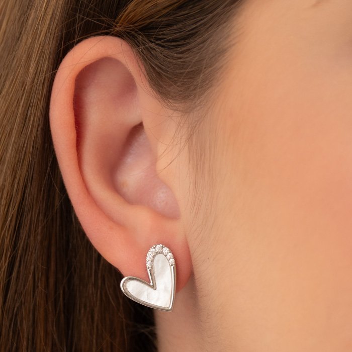 BRINCO CORAÇÃO EM MADREPÉROLA E LATERAIS DE ZIRCÔNIAS