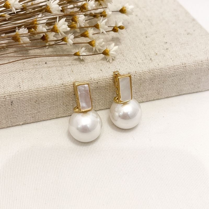 ARGOLA ARTICULADA BASE RETANGULAR E PÉROLA SHELL