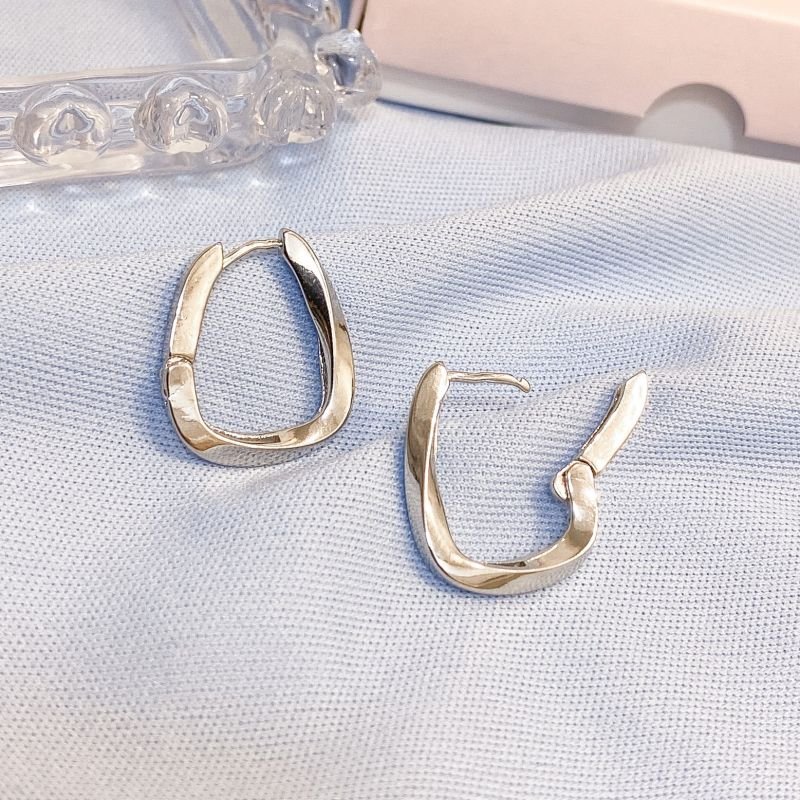 ARGOLA ORGÂNICA FIO QUADRADO TORCIDO