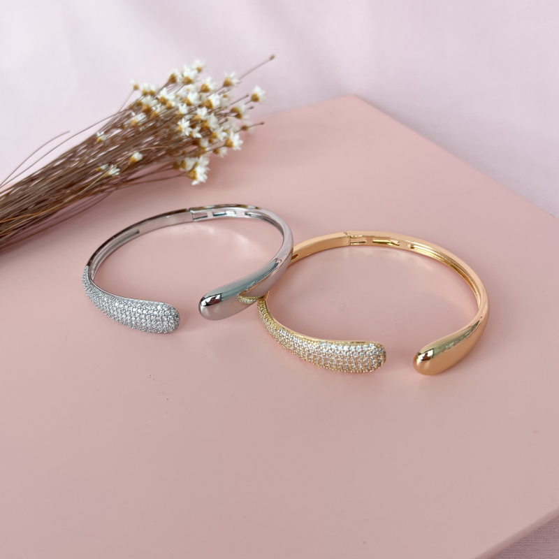 BRACELETE FEMININO ABERTO PONTA CRAVEJADA E LISA
