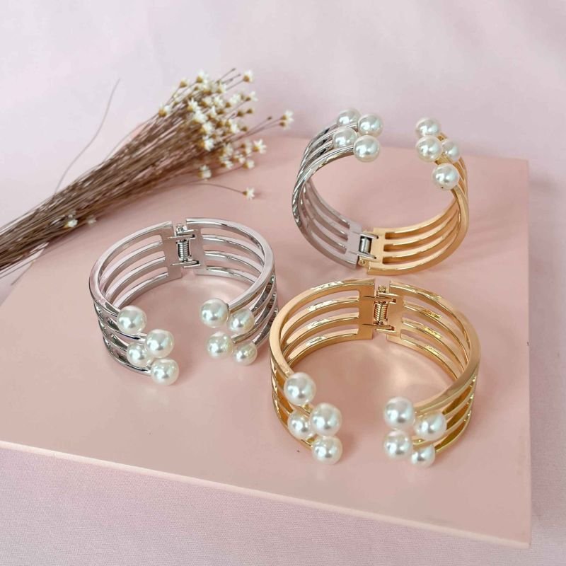 BRACELETE FEMININO ABERTO QUATRO FIOS C/ PÉROLAS DOIS BANHOS
