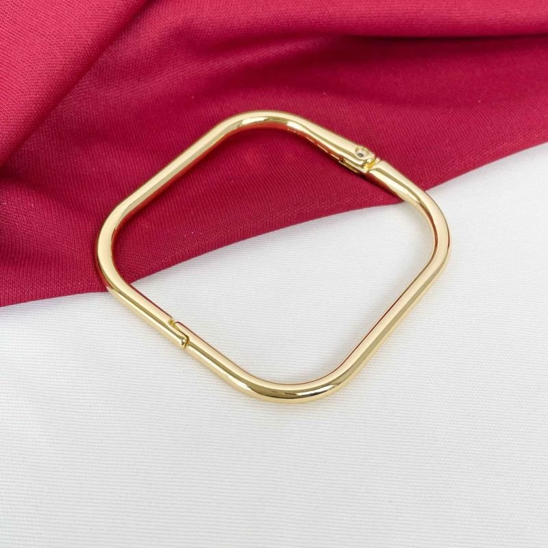 BRACELETE DOURADO QUADRADO
