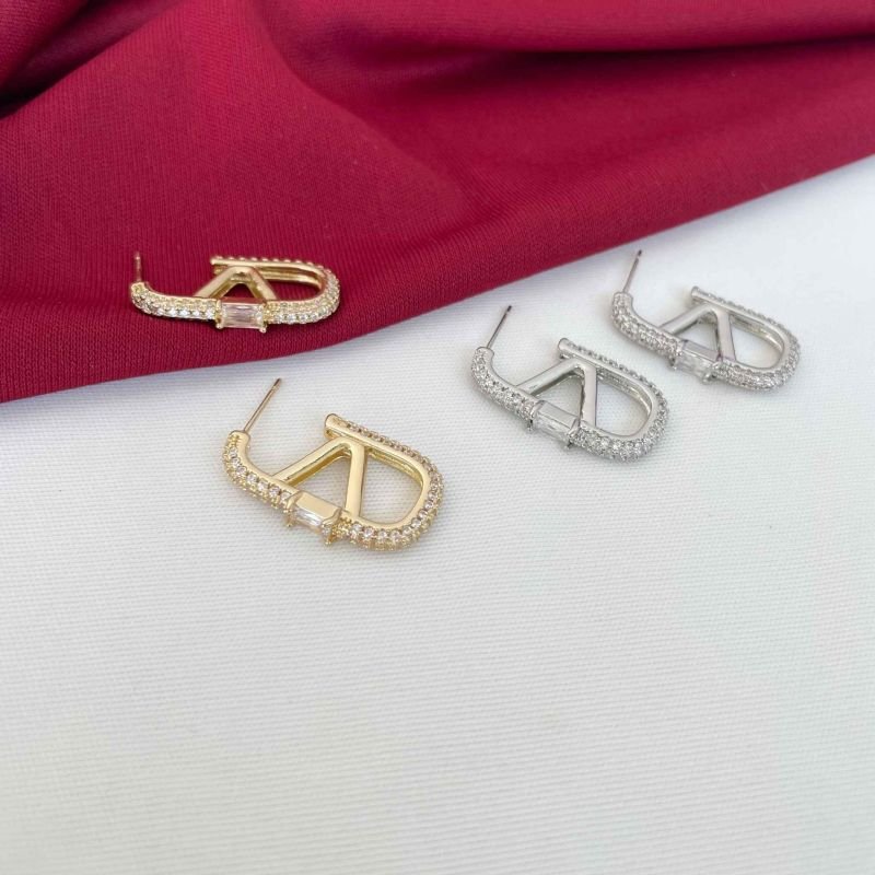 BRINCO ARGOLA CRAVEJADO COM TRÊS CARREIRAS INSPIRAÇÃO