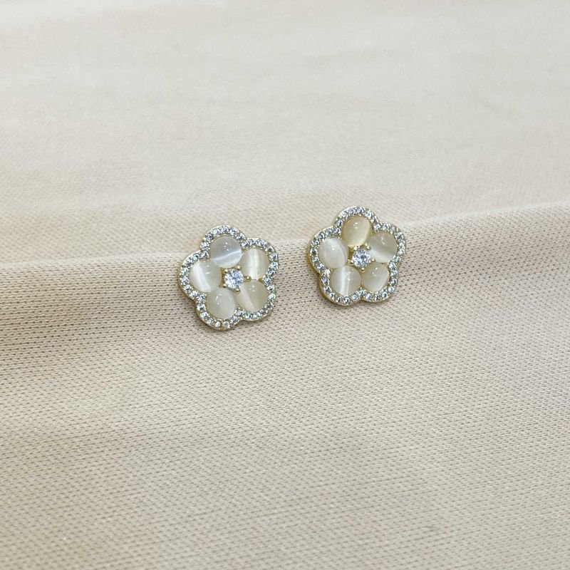 BRINCO FLOR MADREPÉROLA BORDA CRAVEJADA