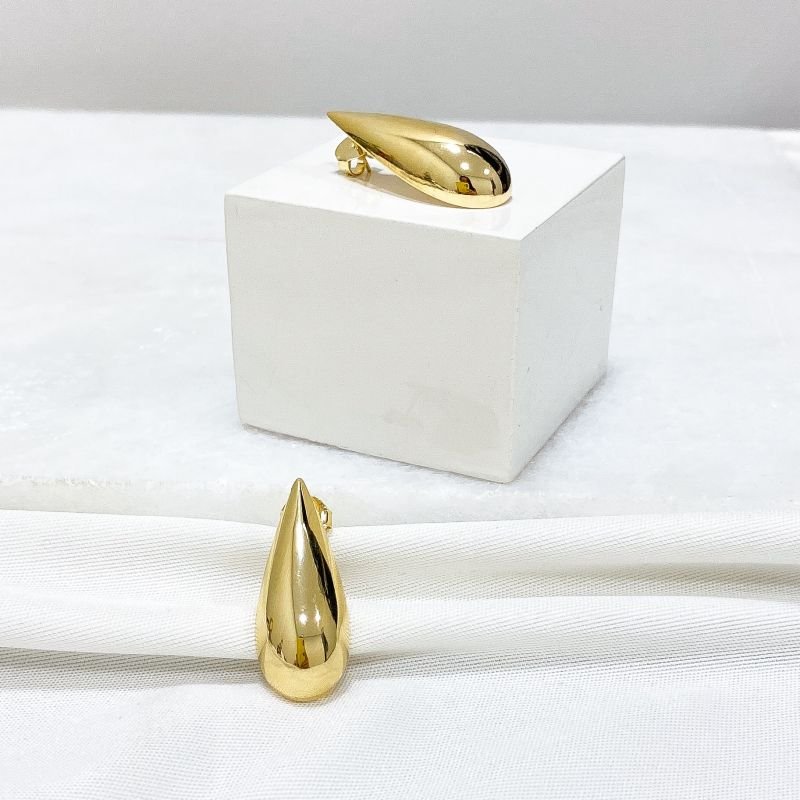 BRINCO GOTA PONTA LONGA FINA (1 X 2,5 CM)