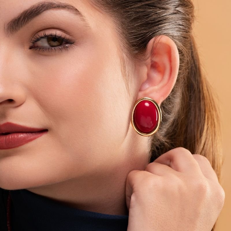 BRINCO OVAL MARSALA COM BORDA DOURADA