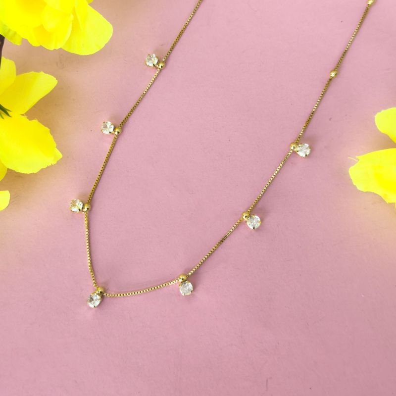 CHOKER DOURADA ZIRCÔNIAS E MINI ESFERAS NA VENEZIANA