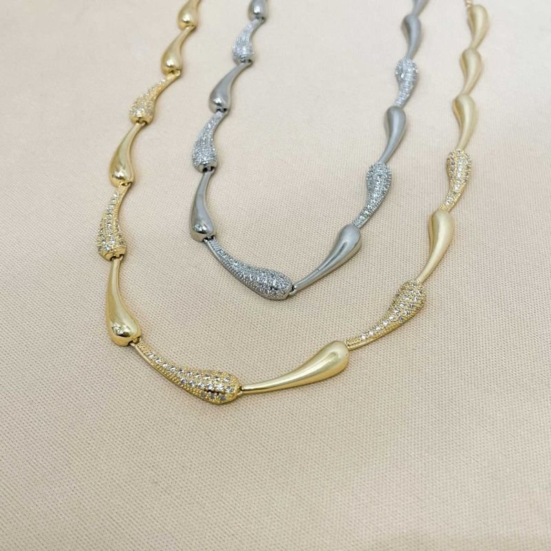 CHOKER GOTAS CRAVEJADAS E LISAS